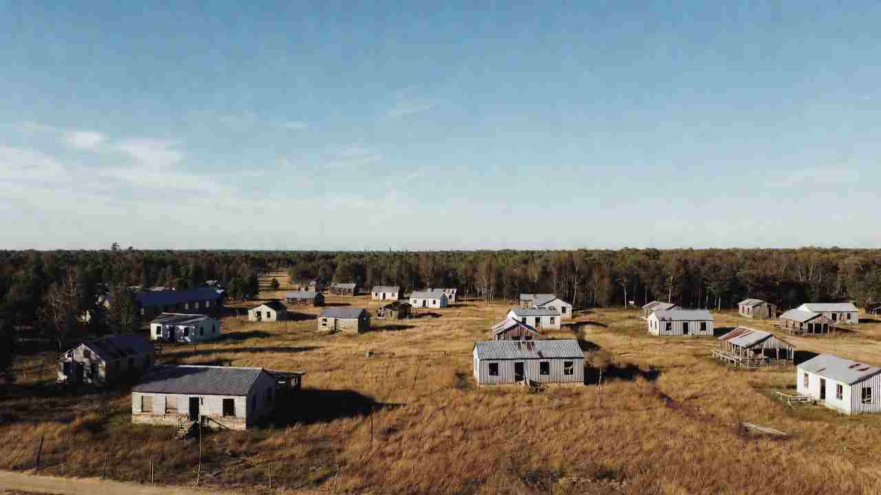 کمپ اجباری در آبیک